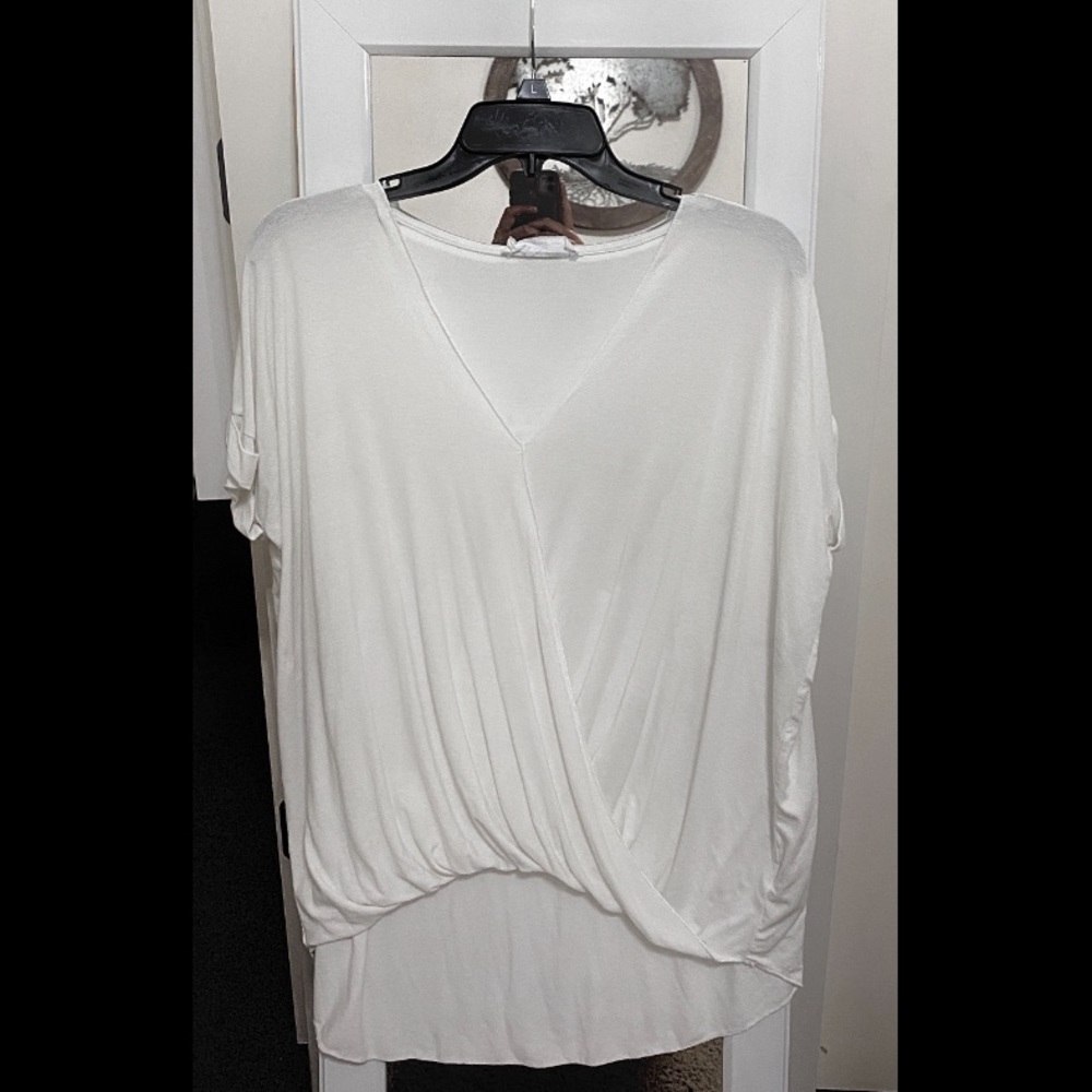 Flows white (small) top from DOUBLE ZERO